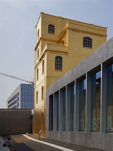 fondazione prada venerdi 24 agosto 2018|prada foundation oma.